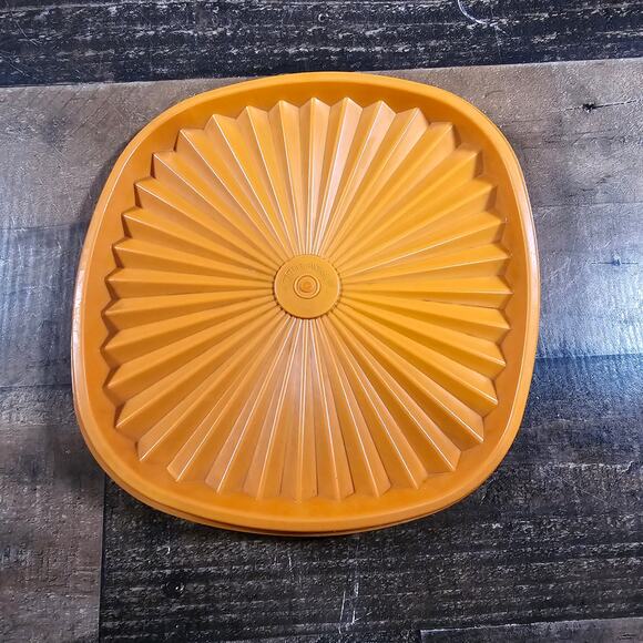 Vintage Tupperware Servalier Square Starburst Replacement Lid 839-4 Orange - Picture 1 of 2